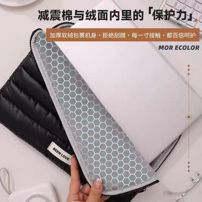 Waterproof Padded Laptop Sleeve Bag – Shockproof Protective Laptop Case with Zipper for MacBook & Notebook (Stylish Quilted Design)